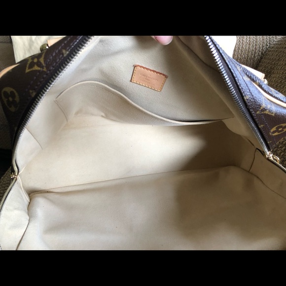 Louis Vuitton Manhattan Gm ❤️SOLD❤️ - Picture 4 of 8